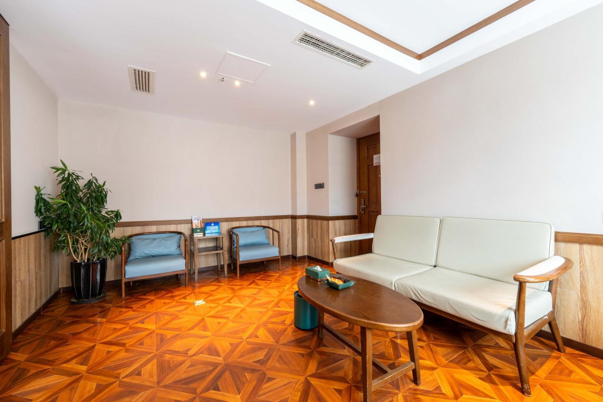 Nost Algia Hotel Near Beijing Panjiayuan Antique Market- Beijing Happy Valley, Cbd, China Zun And Sanlitun, Tian'Anmen Square, Free Ice Cream, Mineral Water, Coffee, Snacks And Laundry Service, Free Gymnastic, English Communication Well Extérieur photo